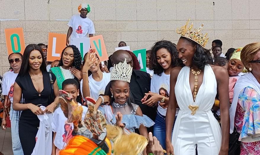 Miss Univers 2025 : Olivia Yacé accueillie comme une reine à Abidjan